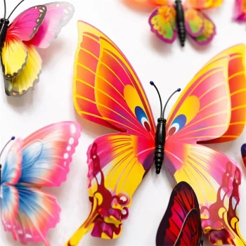 Close-up af 3D sommerfugl regnbue med dobbeltvinger og realistisk 3D effekt til vægdekoration