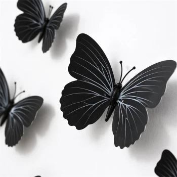Close-up af 3D sorte sommerfugle wallstickers med detaljer og realistisk 3D effekt på væg