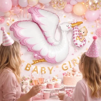 Stork folieballon med baby pige som pynt til babyshower fest med lyserød dekoration