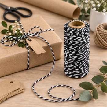 Baker\'s Twine hvid sort 50 m brugt til gaveindpakning med kraftpapir