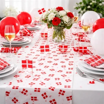 Bordløber med Dannebrog flag på festbord – dansk borddækning til fødselsdag med servietter, flag og dekoration