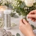 Bouillontråd sølv brugt til blomsterbinding af buket med hvide blomster