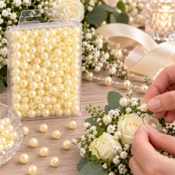 Creme perler 8 mm brugt i blomsterdekoration til bryllup