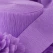 Close-up detaljebillede af lavendel crepepapir på rulle med synlig struktur og tekstur til DIY og festdekoration