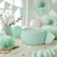Mint grøn festpynt med crepepapir rulle, papirblomster og guirlande til baby shower og fødselsdag