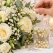 Dekorationsnåle med creme perle brugt i blomsterdekoration til bryllup