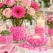 Pink dekorationssten 5–8 mm i glasvaser med lyserøde roser, gerbera og levende lys som festlig bordpynt.