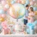 Par til gender reveal fest med Boy or Girl folieballon, pyntet festbord og babyshower dekoration