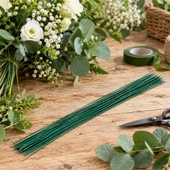 Grøn blomstertråd til binderi med blomster og eucalyptus