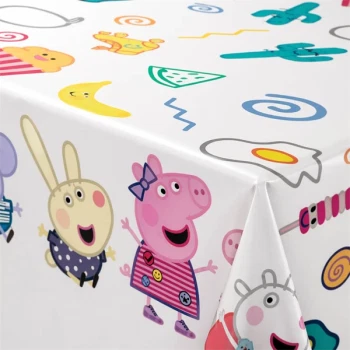 Close-up af Gurli Gris dug 120x180 cm med detaljer af Peppa Pig motiv og farverigt design til børnefødselsdag