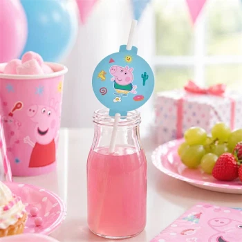 Gurli Gris sugerør i lyserød festdrik til børnefødselsdag med Peppa Pig borddækning og festpynt