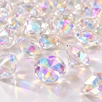 Close-up af iriserende dekorationssten 12 mm med facetslebet diamant-look