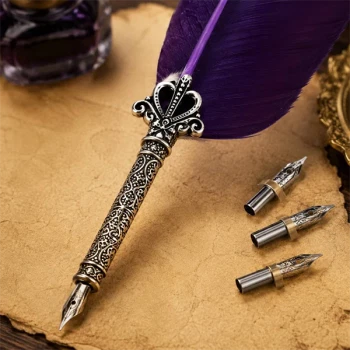 lilla-fjerpen-closeup-detalje-vintage-kalligrafi-pen