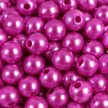 Close-up af lilla perler 8 mm med blankt perlemorslook og hul