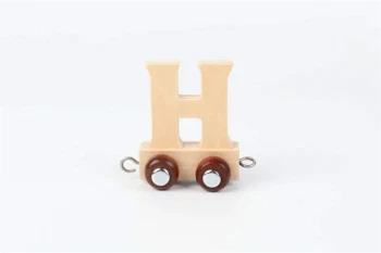 Navnetog bogstav H i naturtræ monteret på togvogn til personligt navnetog til børn