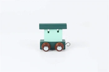 Navnetog togvogn i arktisk blå træ som personlig dekoration til børneværelset