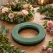 Grøn Oasis krans 30 cm med friske blomster og færdig blomsterkrans