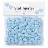 Packshot af lyseblå stof hjerter 2 cm 50 stk til bordpynt, babyshower og barnedåb