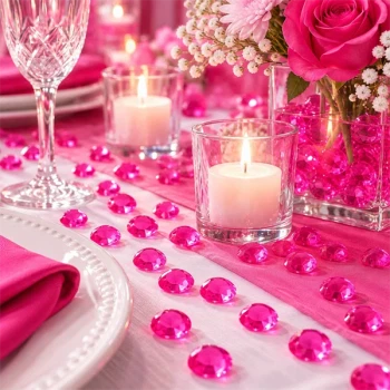 Pink bordpynt til fest med pynte diamanter, blomster og levende lys