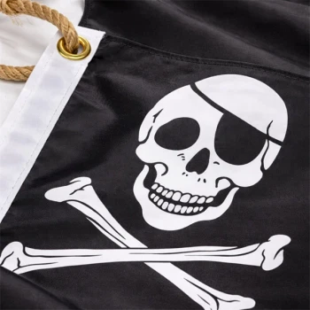 Close-up af pirat flag 90x150 cm med dødningehoved, metaløje og polyester materiale