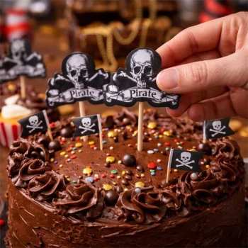 Pirat kagepynt 24 stk brugt på chokoladekage til børnefødselsdag med pirat tema