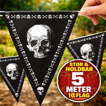 Close-up af pirat vimpel guirlande med dødningehoved og detaljeret mønster på flag
