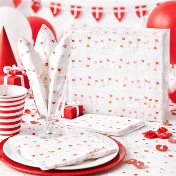 Servietter med Dannebrog brugt til borddækning med dansk festtema til fødselsdag og student