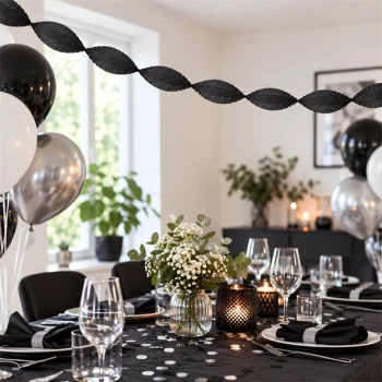 Sort crepe guirlande 6 meter som festpynt med balloner og borddekoration