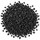 Sorte dekorationssten 2-3 mm i en bunke på hvid baggrund – små, kantede sorte sten til bordpynt, glasvaser og dekoration.