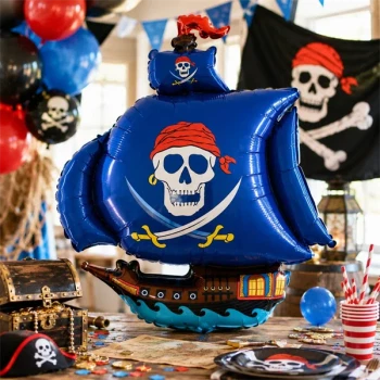 Stemningsbillede af piratskib folieballon med blåt sejl til pirat fødselsdag og skattejagt