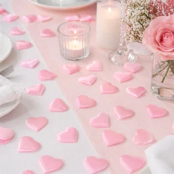 Store lyserøde stof hjerter brugt som romantisk bordpynt til bryllup, babyshower og festbord
