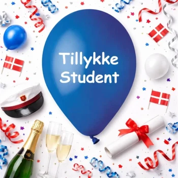 Blå ballon med teksten “Tillykke Student” omgivet af studenterpynt, flag og champagne